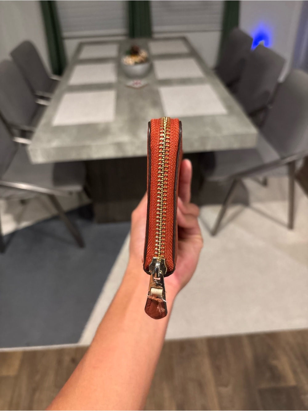 Coach Zip-Around Wallet in Rich Tan Leather with Gold Logo - Picture 7 of 11